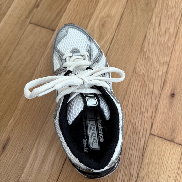 New balance sneakers - Picture 3 of 6